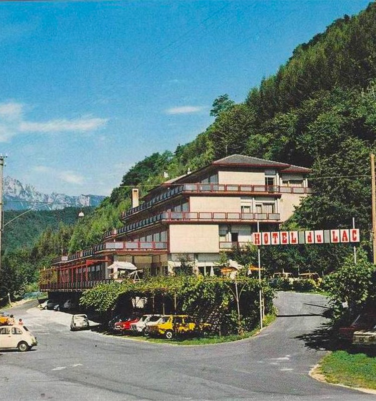 Storica immagine del Parc Hotel Du Lac a Levico Terme, immerso nel verde ai piedi della montagna