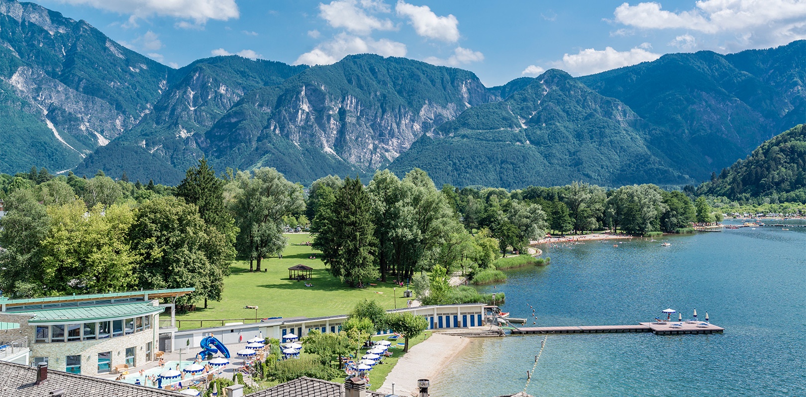 Spiaggia la Taverna sul Lago di Levico d'estate
